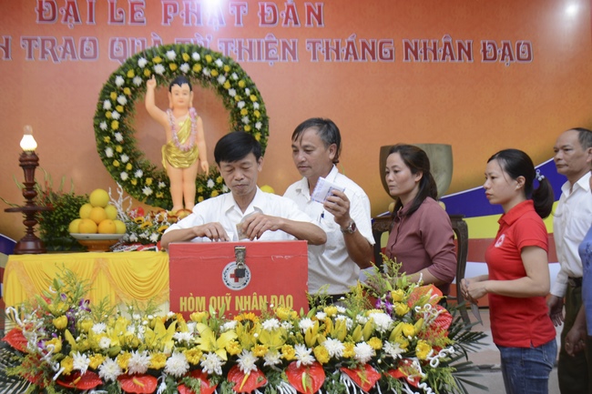 Vesak ceremony at Tay Khanh pagoda, Thai Binh province