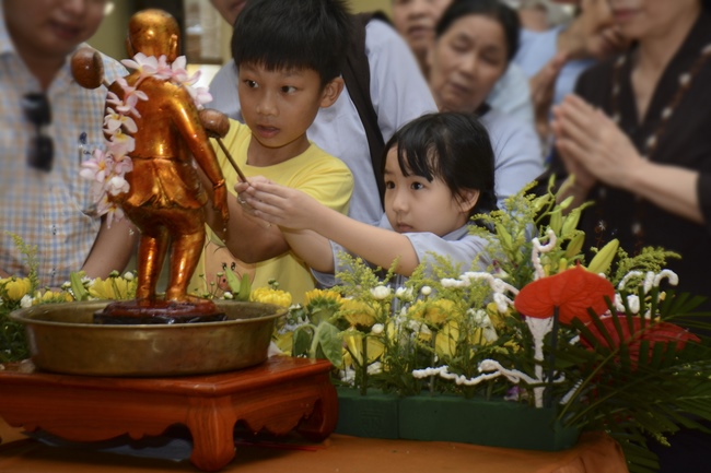 Vesak ceremony at Tay Khanh pagoda, Thai Binh province