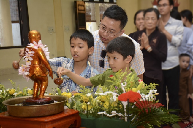 Vesak ceremony at Tay Khanh pagoda, Thai Binh province