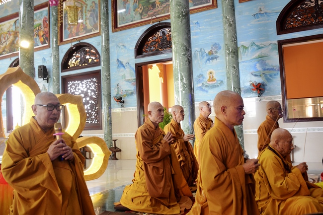 Hoang Phap Monk Join the Monastic Confession 2019