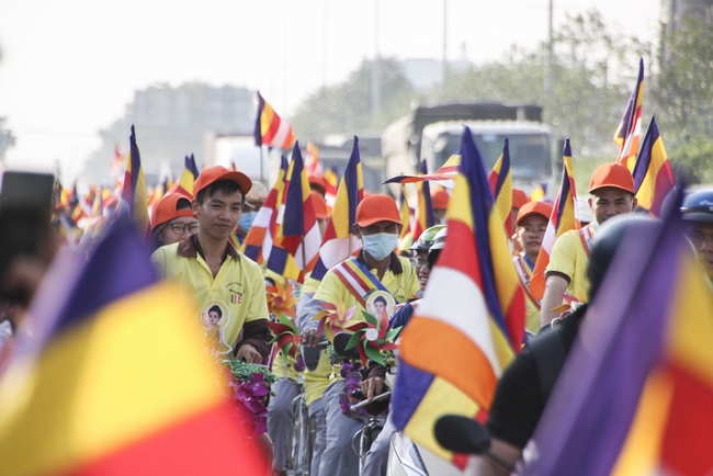 Diễu hành xe đạp mừng đại lễ Phật đản 2019