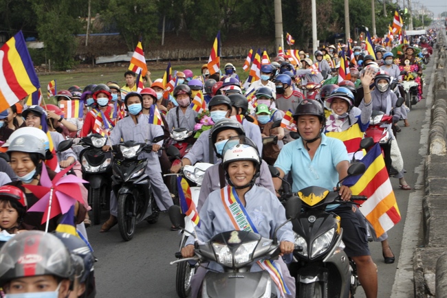 Diễu hành xe đạp mừng đại lễ Phật đản 2019