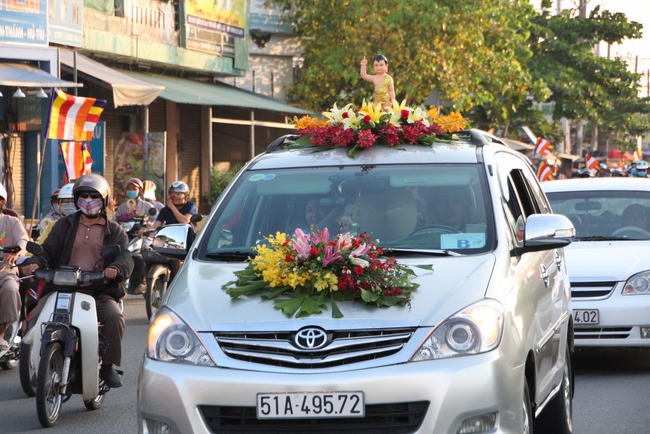 Diễu hành xe đạp mừng đại lễ Phật đản 2019