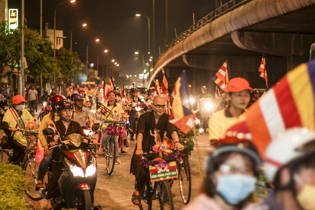 Diễu hành xe đạp mừng đại lễ Phật đản 2019