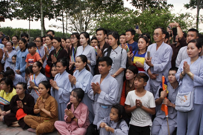 Diễu hành xe đạp mừng đại lễ Phật đản 2019