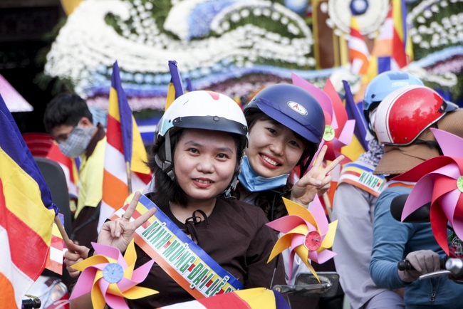 Diễu hành xe đạp mừng đại lễ Phật đản 2019