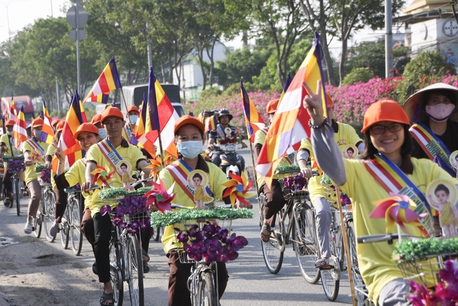 Diễu hành xe đạp mừng đại lễ Phật đản 2019