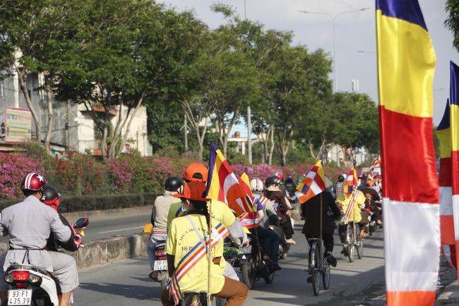 Diễu hành xe đạp mừng đại lễ Phật đản 2019