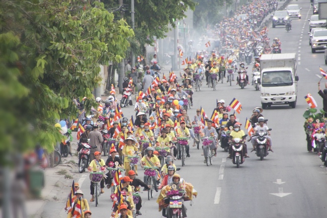 Diễu hành xe đạp mừng đại lễ Phật đản 2019