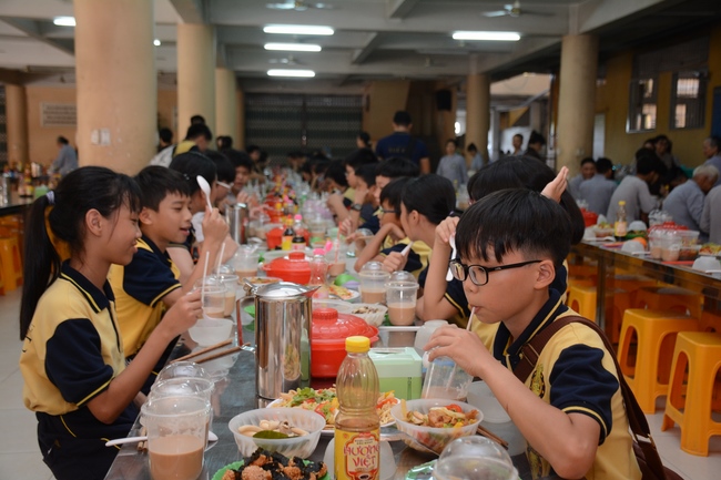 Trường Tuệ Đức sinh hoạt ngoại khóa tại chùa Hoằng Pháp