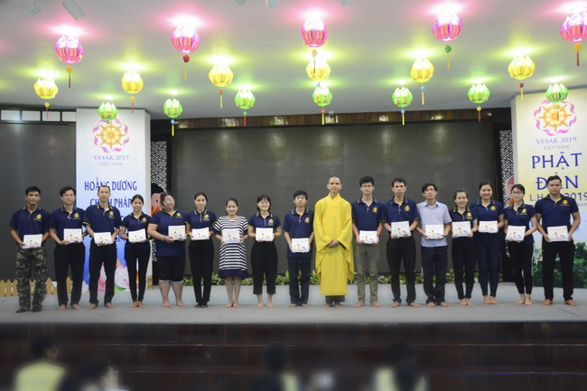 Trường Tuệ Đức sinh hoạt ngoại khóa tại chùa Hoằng Pháp