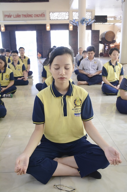 Trường Tuệ Đức sinh hoạt ngoại khóa tại chùa Hoằng Pháp