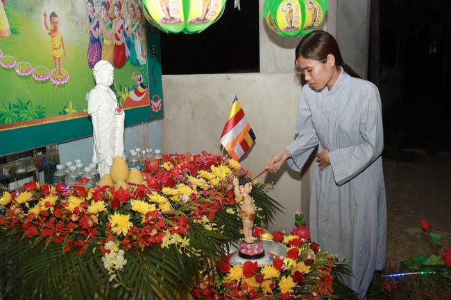 Chùa Đống Cao thăm vườn Lâm-tỳ-ni tư gia Phật tử