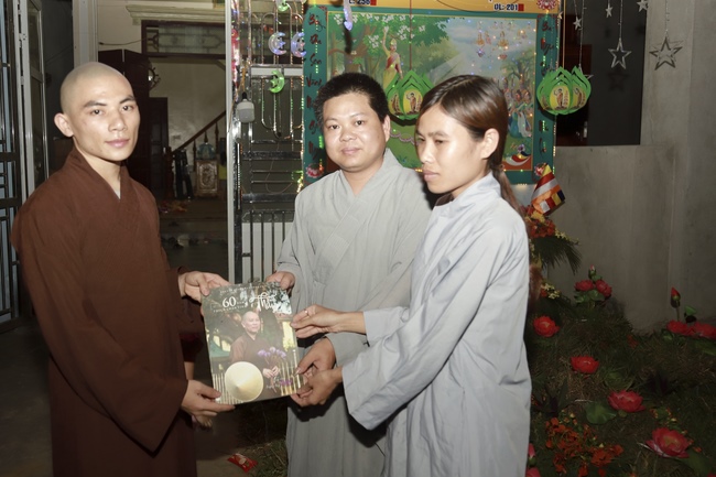 Chùa Đống Cao thăm vườn Lâm-tỳ-ni tư gia Phật tử