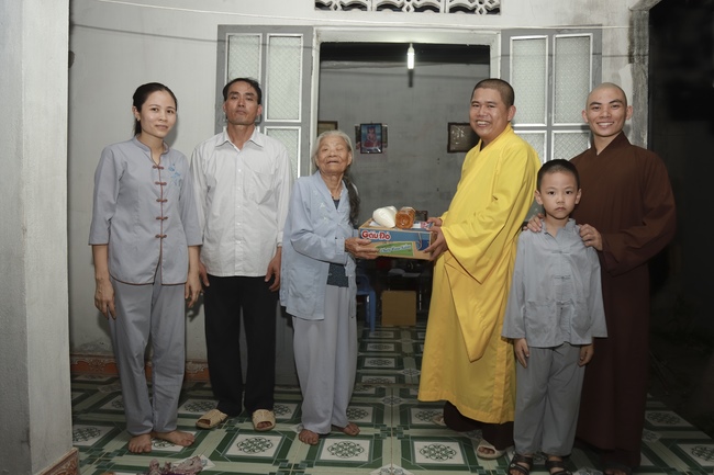 Chùa Đống Cao thăm vườn Lâm-tỳ-ni tư gia Phật tử