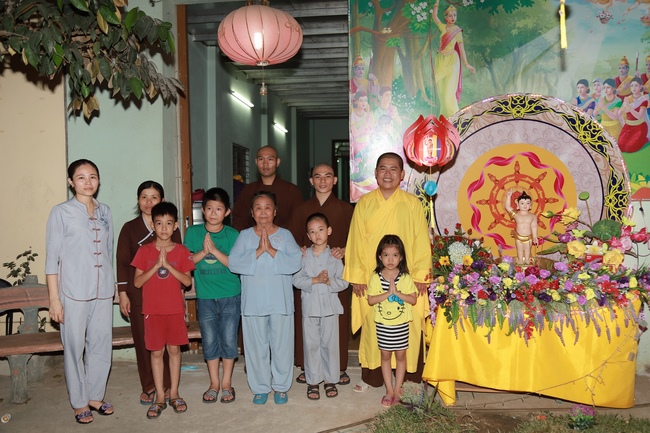 Chùa Đống Cao thăm vườn Lâm-tỳ-ni tư gia Phật tử