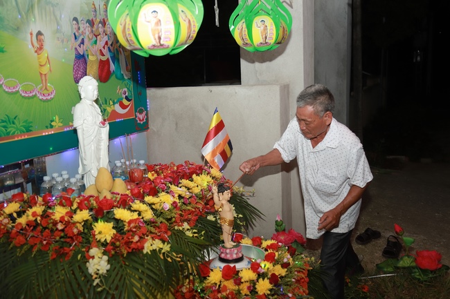 Chùa Đống Cao thăm vườn Lâm-tỳ-ni tư gia Phật tử
