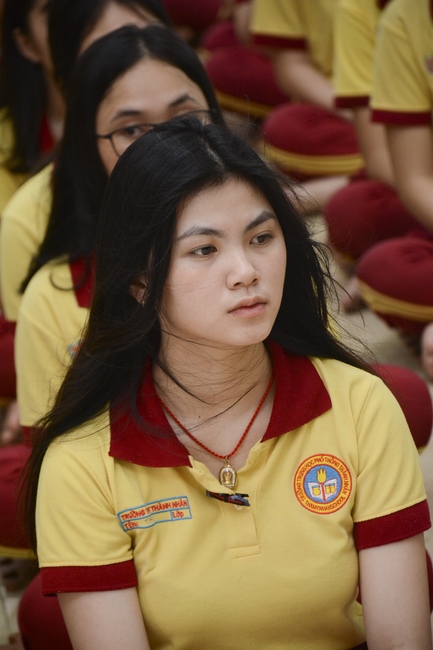 Học sinh trường THPT Thành Nhân cầu nguyện trước kỳ thi