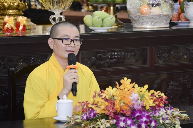 Học sinh trường THPT Thành Nhân cầu nguyện trước kỳ thi