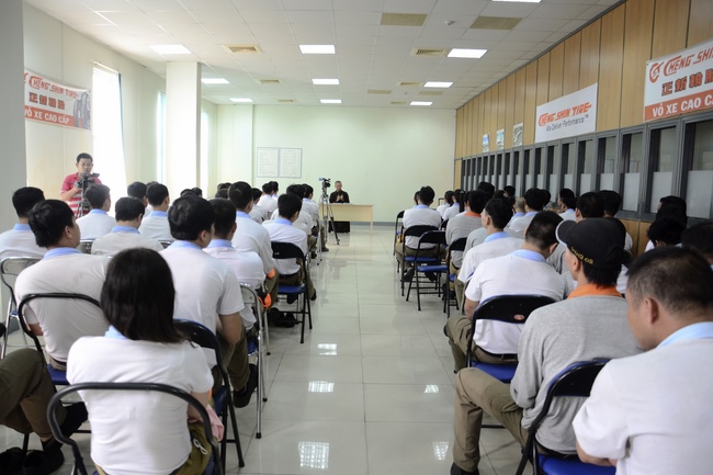 Tiếp tục nói chuyện tại Công ty TNHH CN Cao Su Chính Tân Việt Nam