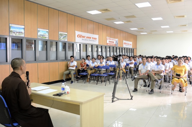 Tiếp tục nói chuyện tại Công ty TNHH CN Cao Su Chính Tân Việt Nam