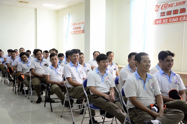 Tiếp tục nói chuyện tại Công ty TNHH CN Cao Su Chính Tân Việt Nam