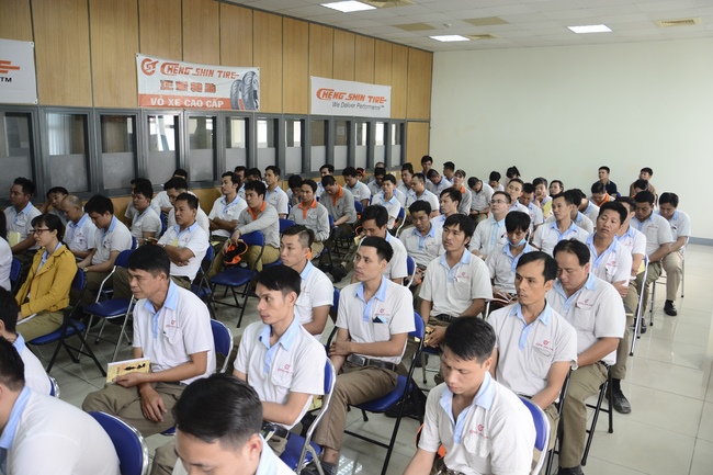 Tiếp tục nói chuyện tại Công ty TNHH CN Cao Su Chính Tân Việt Nam