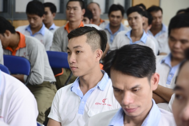 Tiếp tục nói chuyện tại Công ty TNHH CN Cao Su Chính Tân Việt Nam