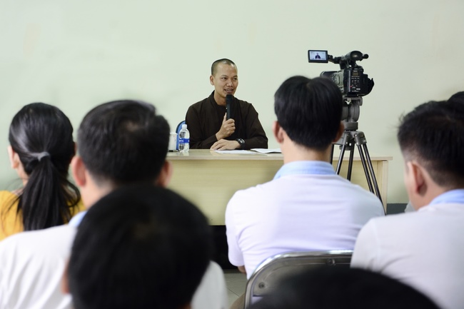 Tiếp tục nói chuyện tại Công ty TNHH CN Cao Su Chính Tân Việt Nam