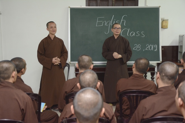 Khai giảng khóa học Anh văn chùa Hoằng Pháp