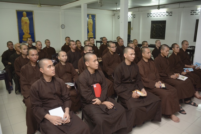 Khai giảng khóa học Anh văn chùa Hoằng Pháp