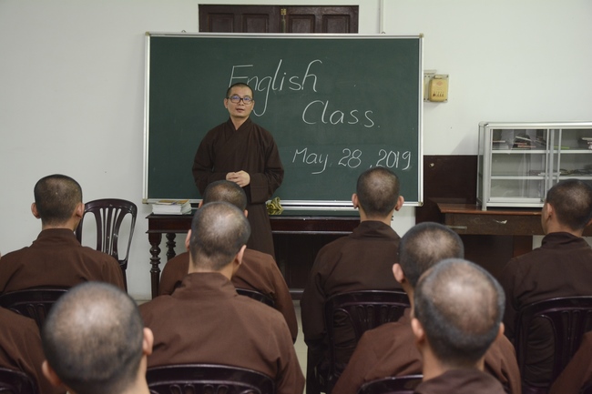 Khai giảng khóa học Anh văn chùa Hoằng Pháp