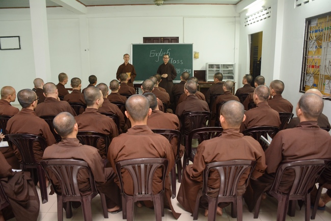 Khai giảng khóa học Anh văn chùa Hoằng Pháp