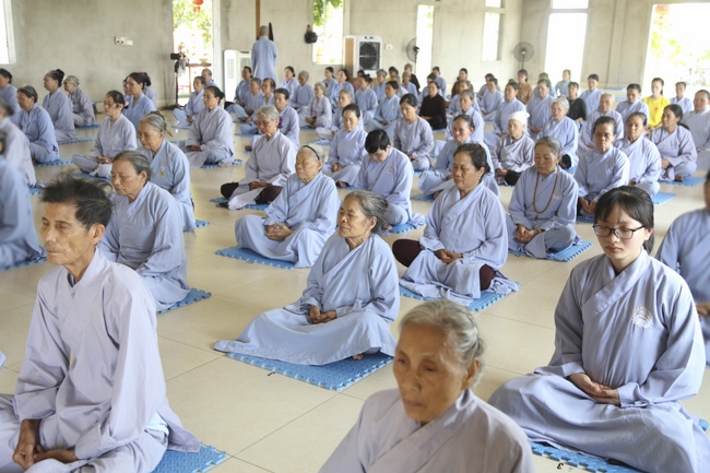 One-day Reciting the Buddha's name at Dong Cao Pagoda.