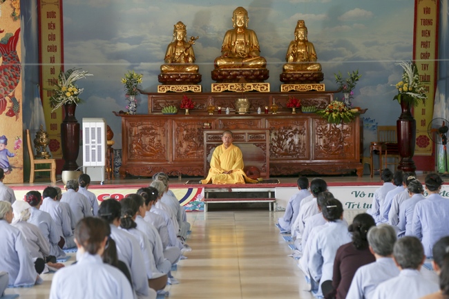 One-day Reciting the Buddha's name at Dong Cao Pagoda.