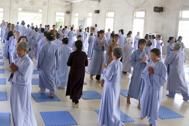 One-day Reciting the Buddha's name at Dong Cao Pagoda.