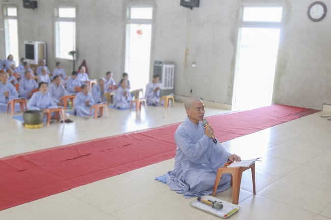 One-day Reciting the Buddha's name at Dong Cao Pagoda.