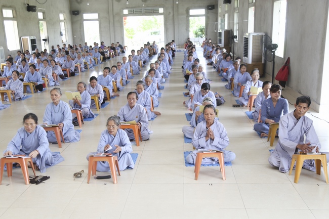 One-day Reciting the Buddha's name at Dong Cao Pagoda.