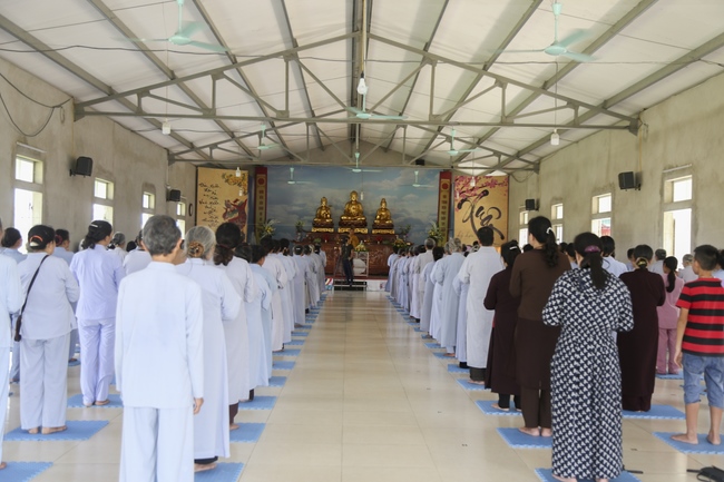 One-day Reciting the Buddha's name at Dong Cao Pagoda.