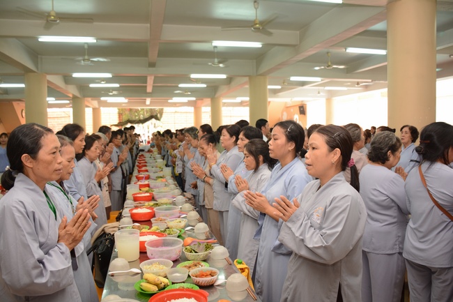 Tu niệm Phật một ngày