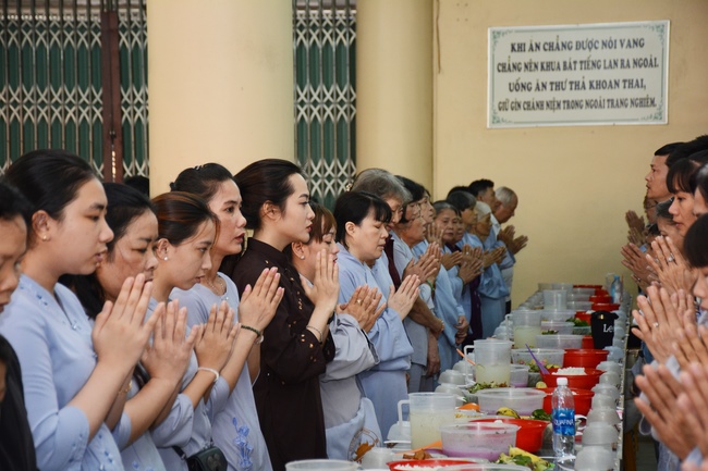 Tu niệm Phật một ngày