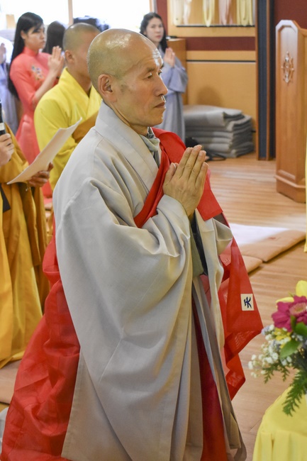 Lễ Phật đản cho người Việt tại chùa Dược Sư, Hàn Quốc