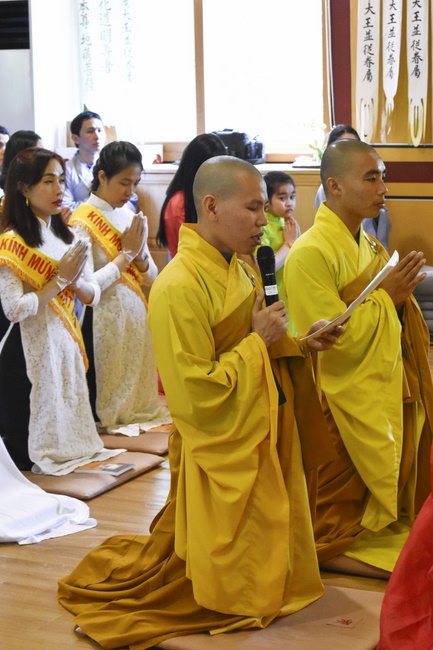 Lễ Phật đản cho người Việt tại chùa Dược Sư, Hàn Quốc