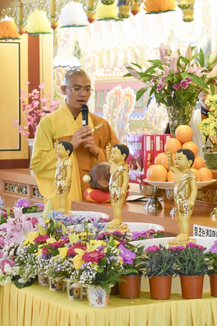 Lễ Phật đản cho người Việt tại chùa Dược Sư, Hàn Quốc