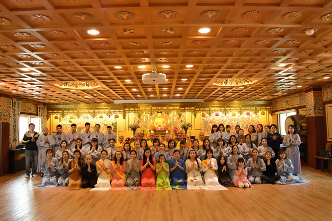 Lễ Phật đản cho người Việt tại chùa Dược Sư, Hàn Quốc