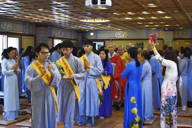 Lễ Phật đản cho người Việt tại chùa Dược Sư, Hàn Quốc