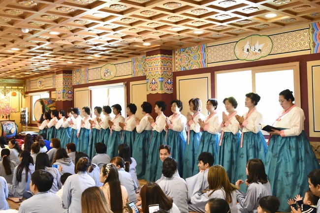 Lễ Phật đản cho người Việt tại chùa Dược Sư, Hàn Quốc