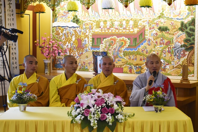 Lễ Phật đản cho người Việt tại chùa Dược Sư, Hàn Quốc