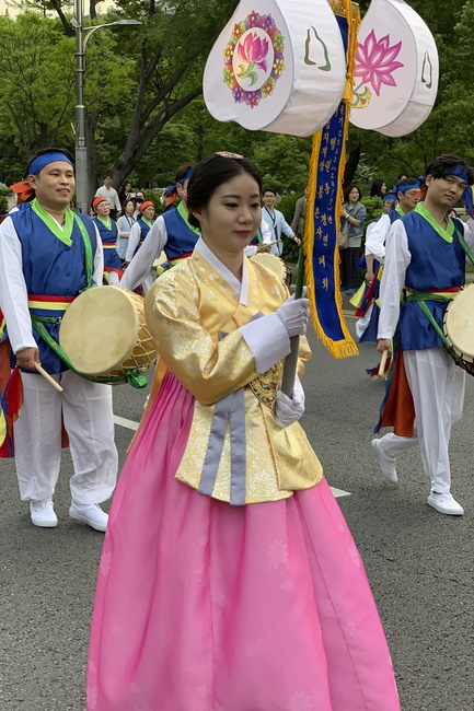 Tham dự lễ “Nhiên Đăng Hội” tại thủ đô Seoul, Hàn Quốc