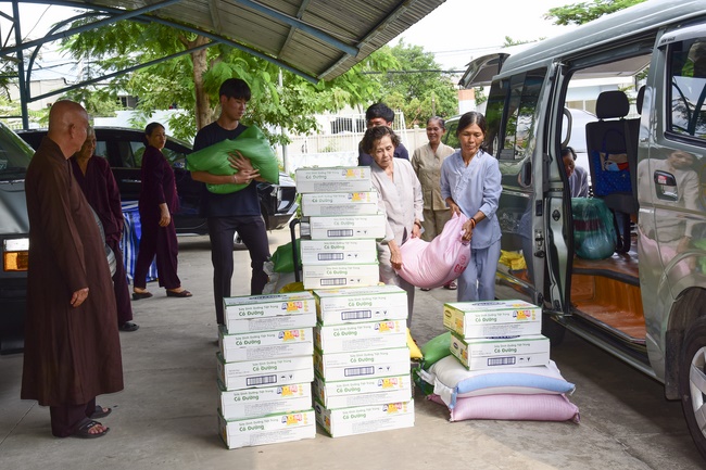 Giving gifts at Thanh Loc Polio Pupporting and Nurturing Center